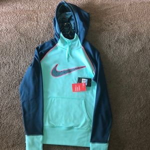 NIKE Women’s Therma-Fit hoodie
